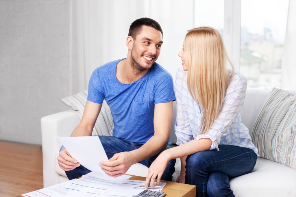 Conveyancing Geelong buyer reviewing a Section 32 and Contract of Sale before making an offer